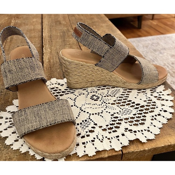 Andre Assous Women's Dalmira Beige Espadrilles Made In Spain EU 38 US 7.5 Sandal - Picture 2 of 8